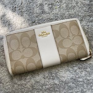 COACH- Wallet- Cream and Khaki- NWT